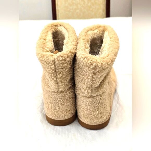 Old Navy Cozy Tan Sherpa Boots New - Picture 4 of 5